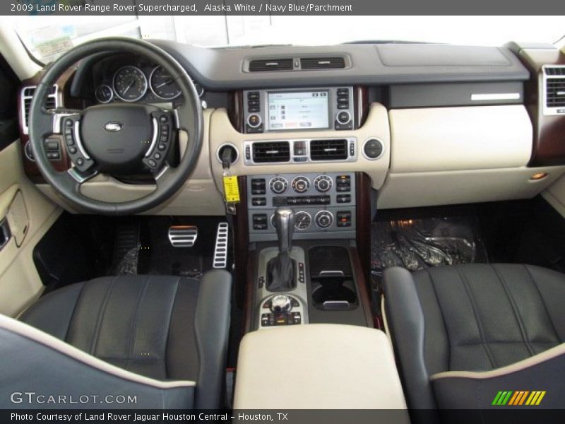 Alaska White / Navy Blue/Parchment 2009 Land Rover Range Rover Supercharged