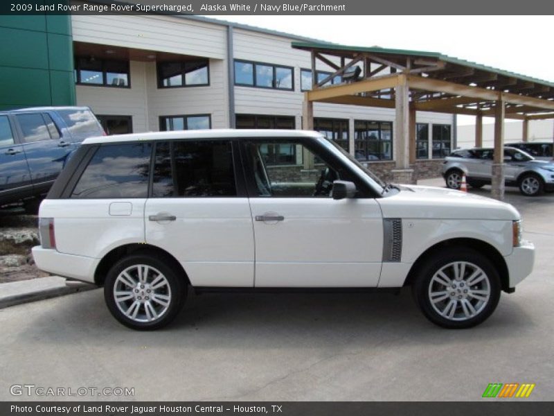 Alaska White / Navy Blue/Parchment 2009 Land Rover Range Rover Supercharged