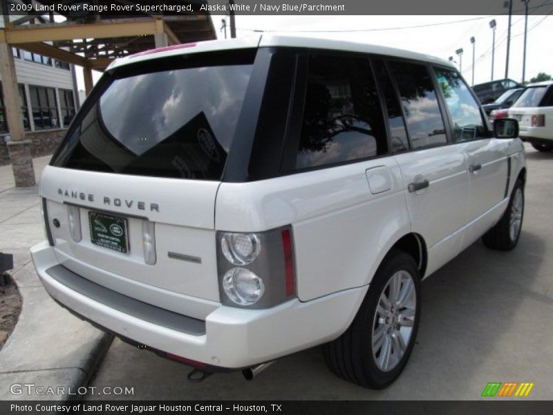 Alaska White / Navy Blue/Parchment 2009 Land Rover Range Rover Supercharged