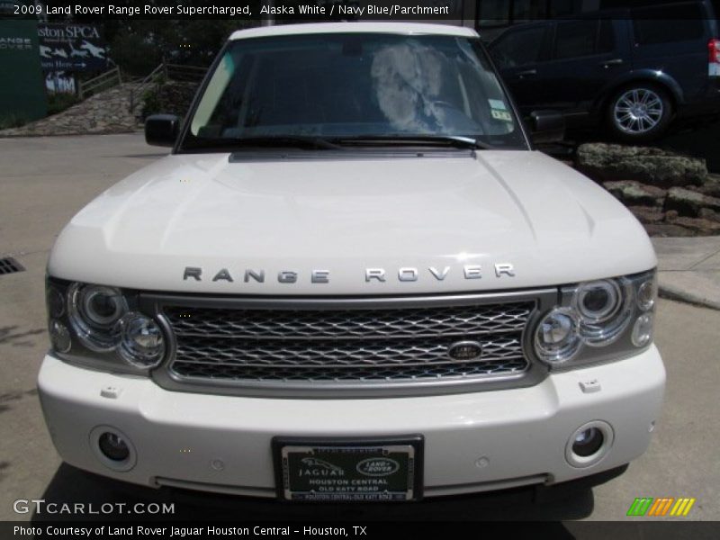 Alaska White / Navy Blue/Parchment 2009 Land Rover Range Rover Supercharged