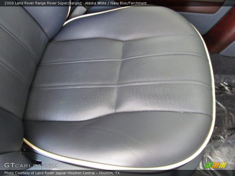 Alaska White / Navy Blue/Parchment 2009 Land Rover Range Rover Supercharged