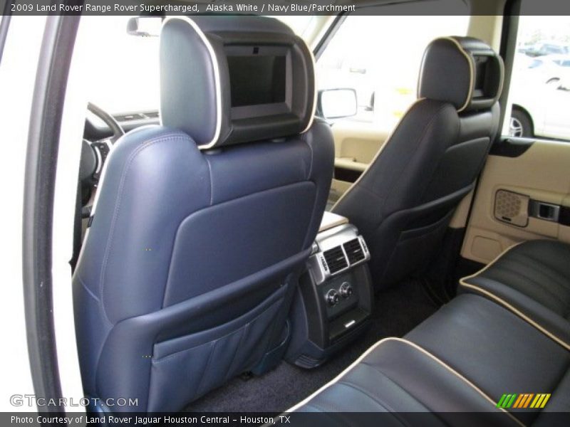 Alaska White / Navy Blue/Parchment 2009 Land Rover Range Rover Supercharged
