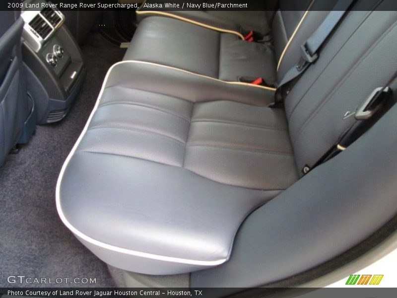 Alaska White / Navy Blue/Parchment 2009 Land Rover Range Rover Supercharged