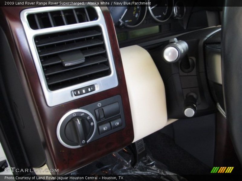 Alaska White / Navy Blue/Parchment 2009 Land Rover Range Rover Supercharged