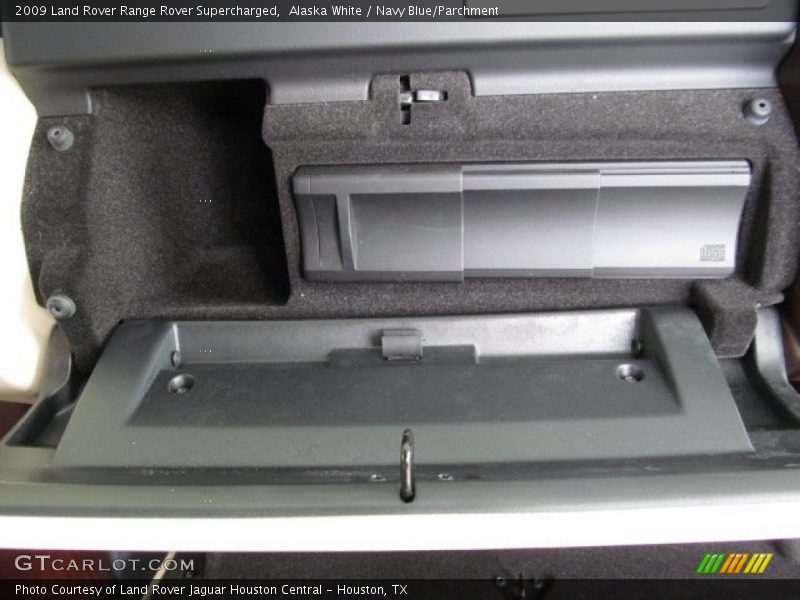 Alaska White / Navy Blue/Parchment 2009 Land Rover Range Rover Supercharged