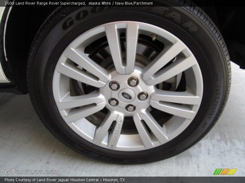 Alaska White / Navy Blue/Parchment 2009 Land Rover Range Rover Supercharged
