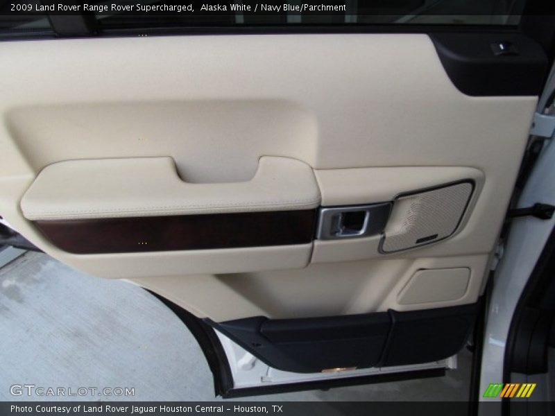 Alaska White / Navy Blue/Parchment 2009 Land Rover Range Rover Supercharged
