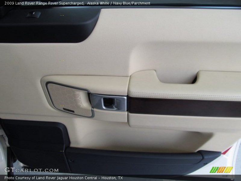 Alaska White / Navy Blue/Parchment 2009 Land Rover Range Rover Supercharged