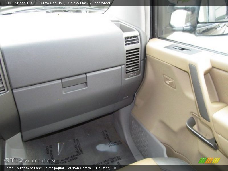 Galaxy Black / Sand/Steel 2004 Nissan Titan LE Crew Cab 4x4