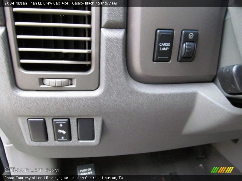 Galaxy Black / Sand/Steel 2004 Nissan Titan LE Crew Cab 4x4