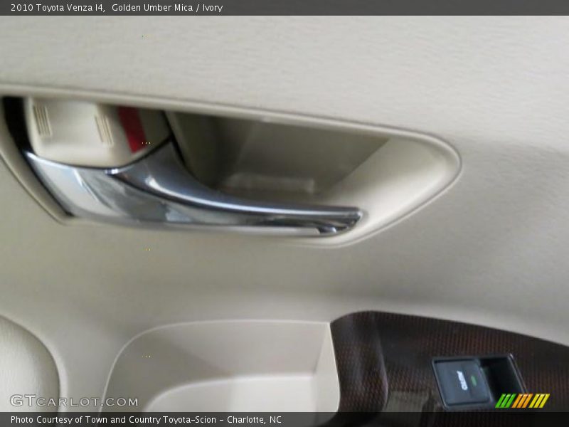 Golden Umber Mica / Ivory 2010 Toyota Venza I4