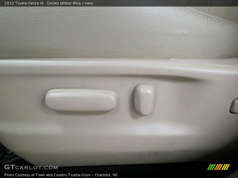 Golden Umber Mica / Ivory 2010 Toyota Venza I4