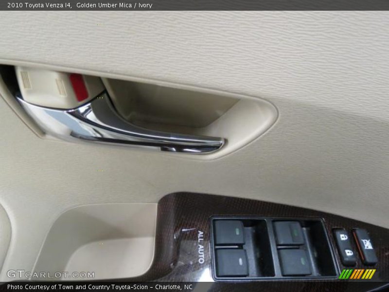 Golden Umber Mica / Ivory 2010 Toyota Venza I4