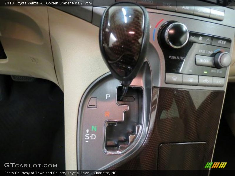 Golden Umber Mica / Ivory 2010 Toyota Venza I4