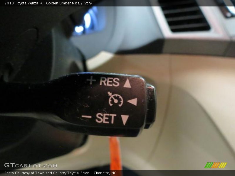 Golden Umber Mica / Ivory 2010 Toyota Venza I4