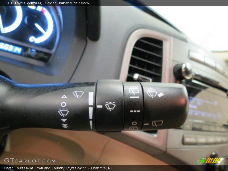 Golden Umber Mica / Ivory 2010 Toyota Venza I4