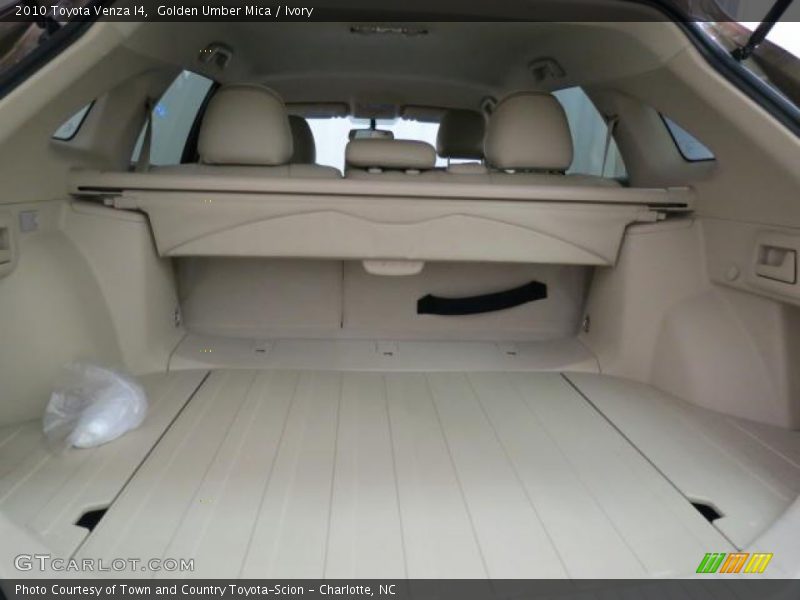 Golden Umber Mica / Ivory 2010 Toyota Venza I4