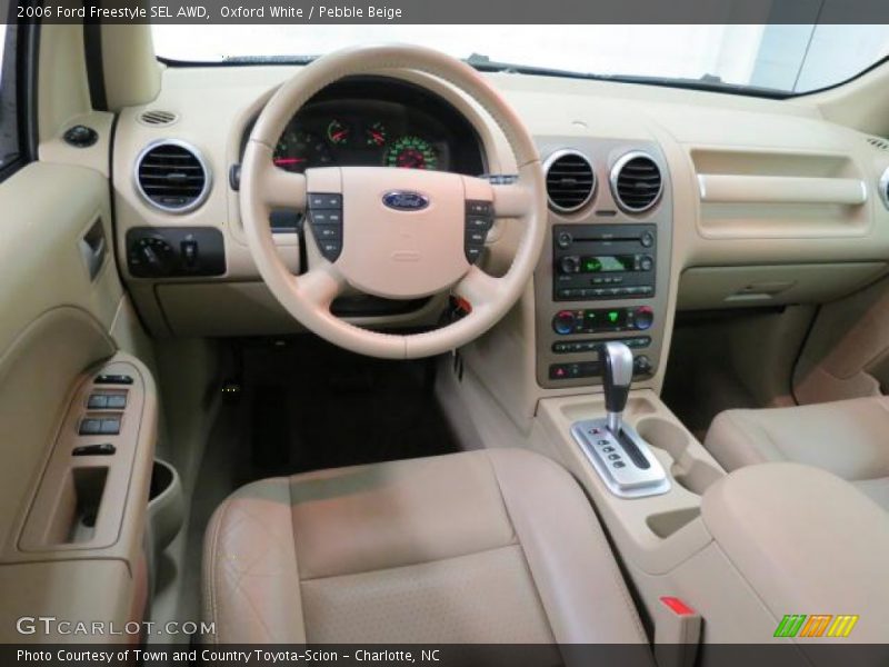 Dashboard of 2006 Freestyle SEL AWD