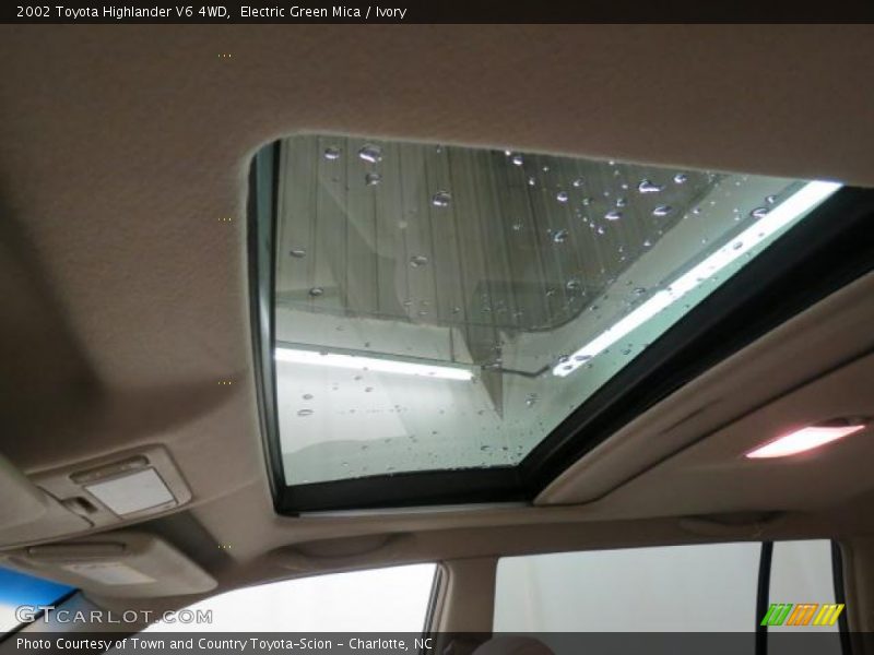 Electric Green Mica / Ivory 2002 Toyota Highlander V6 4WD