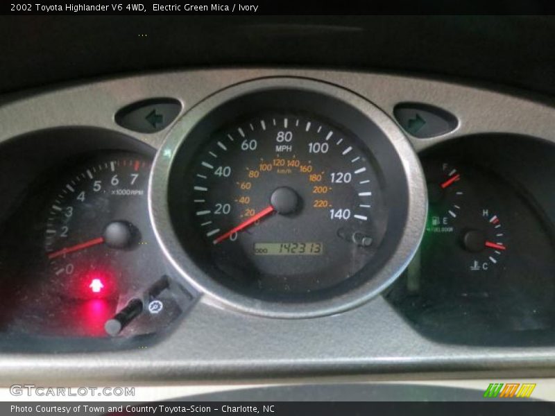 Electric Green Mica / Ivory 2002 Toyota Highlander V6 4WD