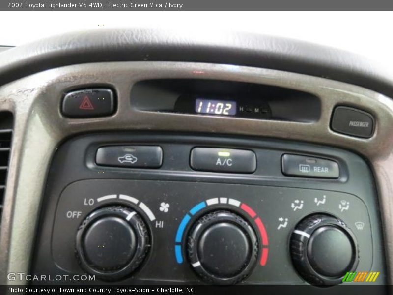 Electric Green Mica / Ivory 2002 Toyota Highlander V6 4WD