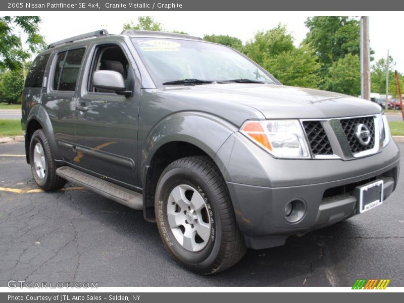 Front 3/4 View of 2005 Pathfinder SE 4x4