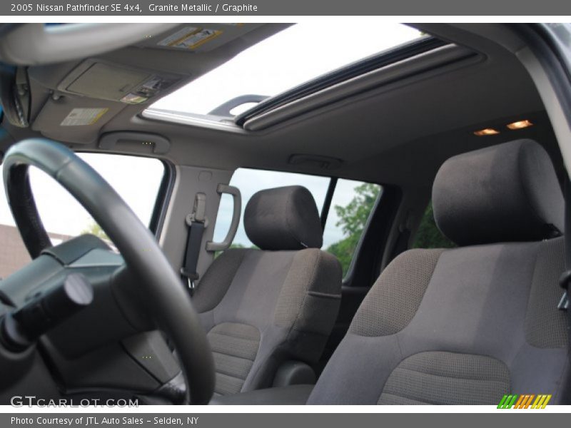 Granite Metallic / Graphite 2005 Nissan Pathfinder SE 4x4