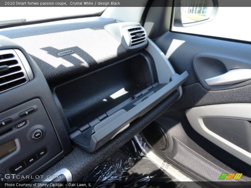 Crystal White / design Black 2010 Smart fortwo passion coupe
