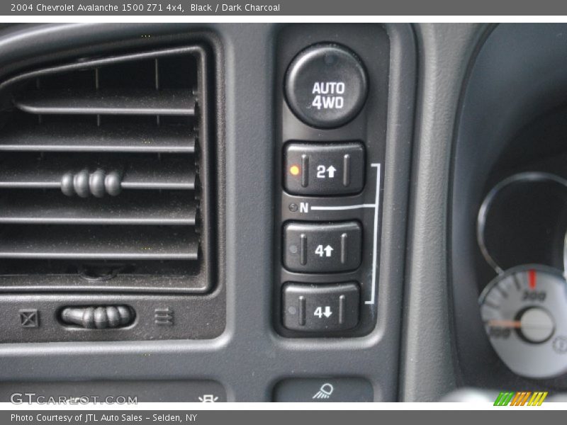 Black / Dark Charcoal 2004 Chevrolet Avalanche 1500 Z71 4x4