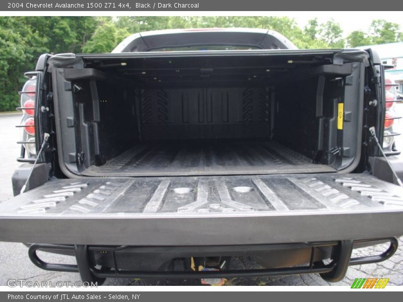 Black / Dark Charcoal 2004 Chevrolet Avalanche 1500 Z71 4x4