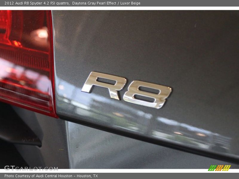  2012 R8 Spyder 4.2 FSI quattro Logo