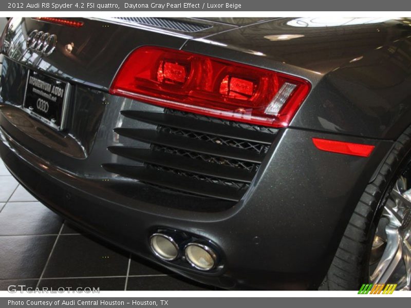 Daytona Gray Pearl Effect / Luxor Beige 2012 Audi R8 Spyder 4.2 FSI quattro