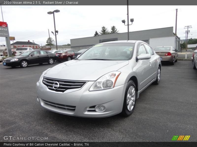 Radiant Silver / Charcoal 2010 Nissan Altima 2.5 S