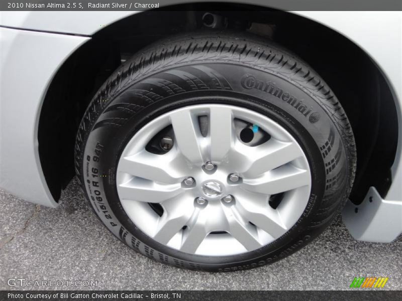 Radiant Silver / Charcoal 2010 Nissan Altima 2.5 S