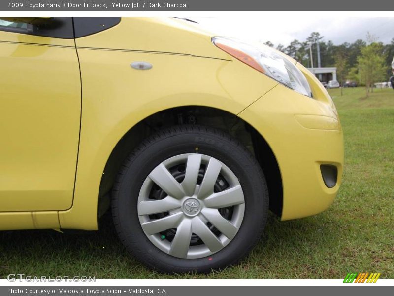 Yellow Jolt / Dark Charcoal 2009 Toyota Yaris 3 Door Liftback