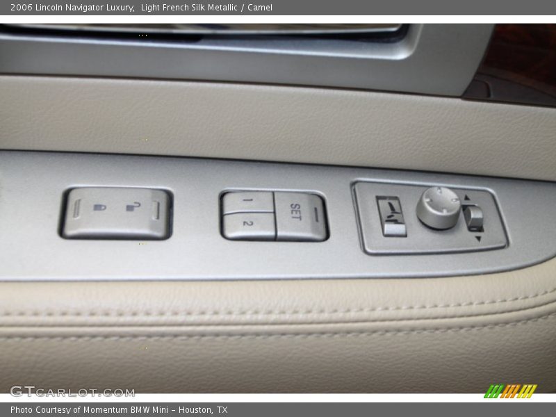 Light French Silk Metallic / Camel 2006 Lincoln Navigator Luxury