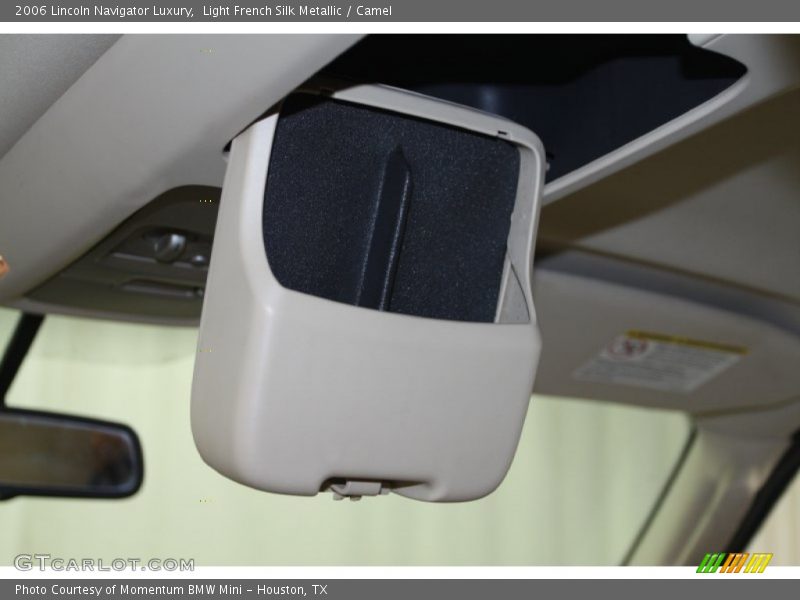 Light French Silk Metallic / Camel 2006 Lincoln Navigator Luxury