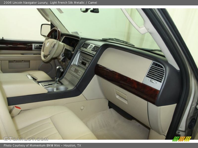 Light French Silk Metallic / Camel 2006 Lincoln Navigator Luxury