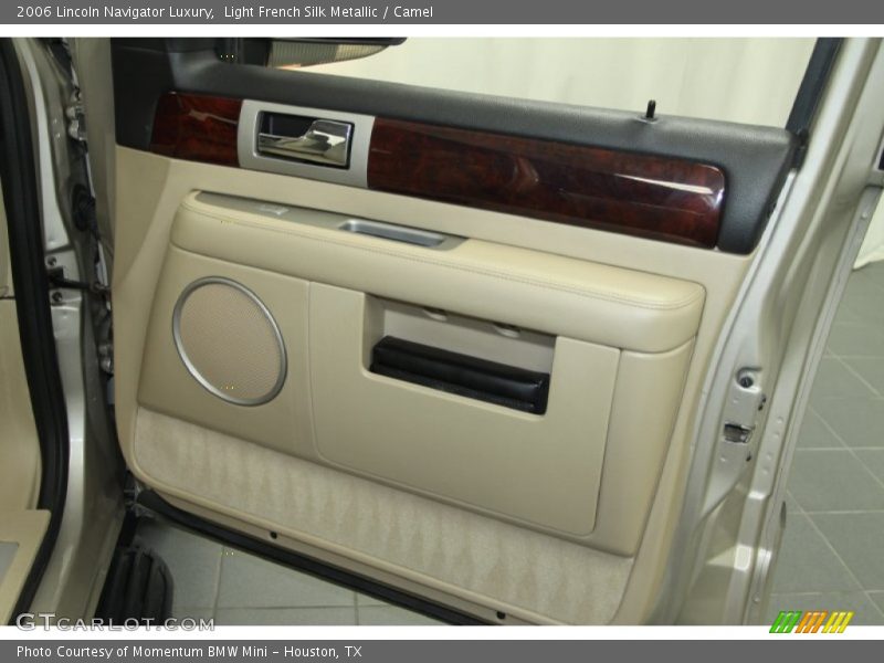 Light French Silk Metallic / Camel 2006 Lincoln Navigator Luxury