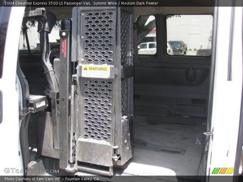 Summit White / Medium Dark Pewter 2004 Chevrolet Express 3500 LS Passenger Van