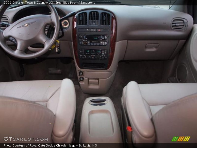 Dashboard of 2001 Town & Country LXi