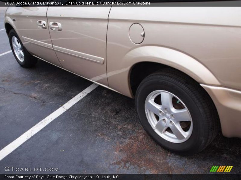 Linen Gold Metallic / Dark Khaki/Light Graystone 2007 Dodge Grand Caravan SXT