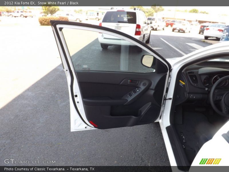 Snow White Pearl / Black 2012 Kia Forte EX