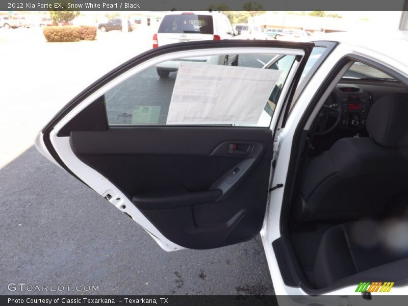 Snow White Pearl / Black 2012 Kia Forte EX
