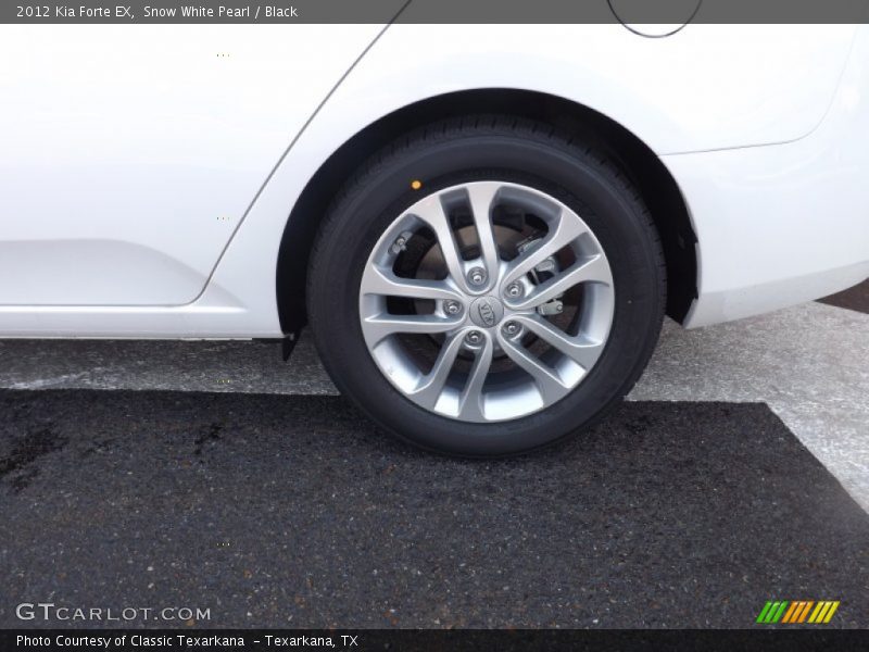 Snow White Pearl / Black 2012 Kia Forte EX