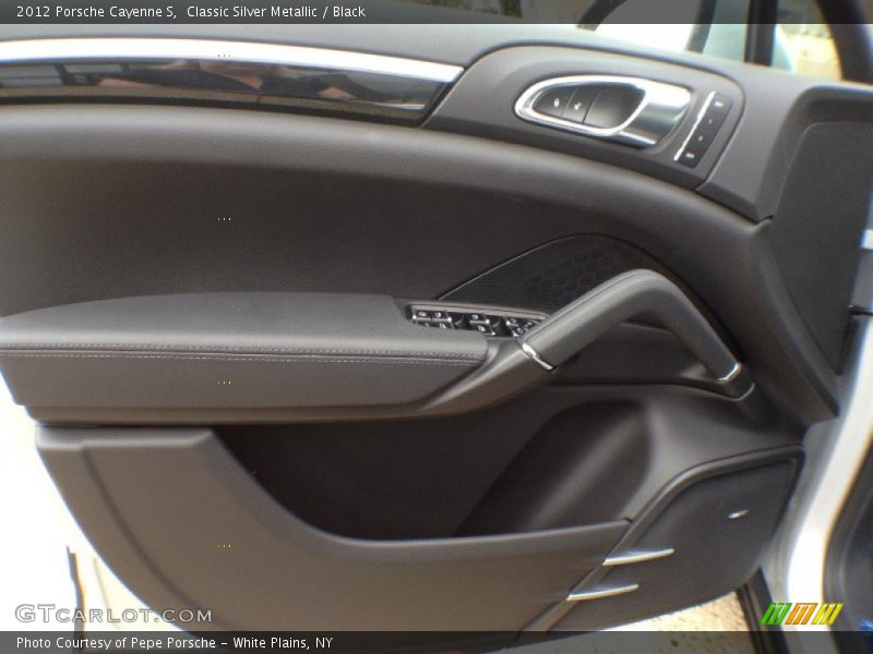 Classic Silver Metallic / Black 2012 Porsche Cayenne S