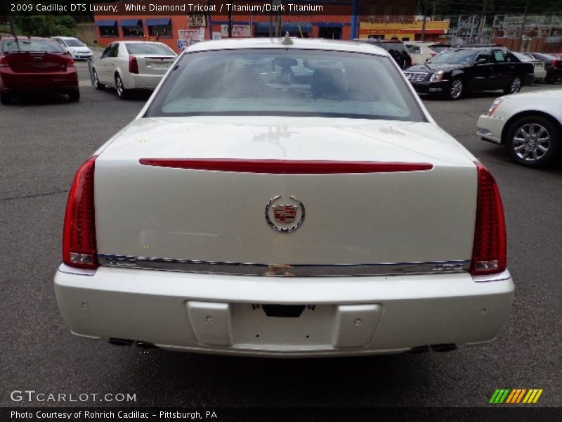 White Diamond Tricoat / Titanium/Dark Titanium 2009 Cadillac DTS Luxury