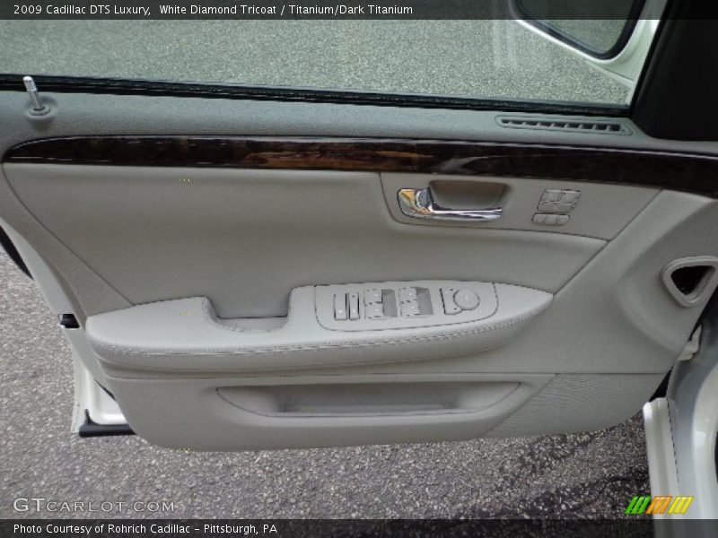 White Diamond Tricoat / Titanium/Dark Titanium 2009 Cadillac DTS Luxury
