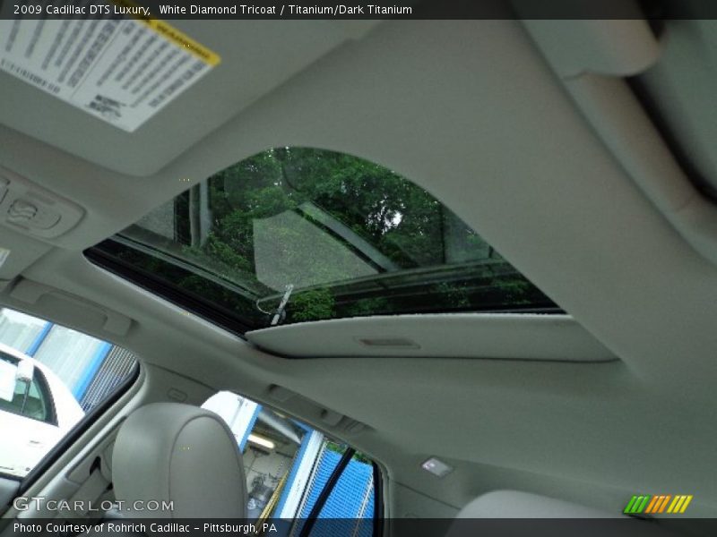 White Diamond Tricoat / Titanium/Dark Titanium 2009 Cadillac DTS Luxury