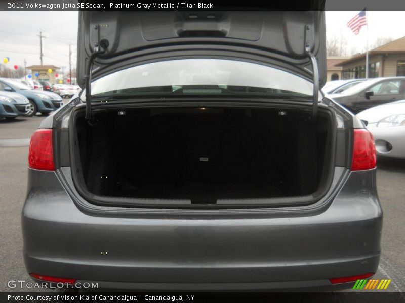 Platinum Gray Metallic / Titan Black 2011 Volkswagen Jetta SE Sedan
